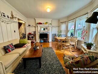 5 Regent Cir, Boston, MA 02130