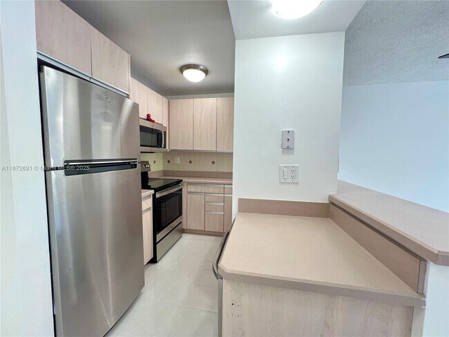 2530 SW 3rd Ave unit 103, Miami, FL 33129 - photo 3