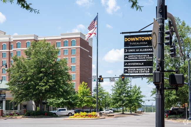 Hang out in Downtown Tuscaloosa and have a great time.