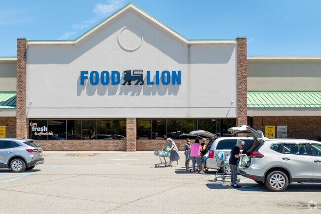 Residents of Warwick on the James can find fresh produce and everyday essentials at their local Food Lion.