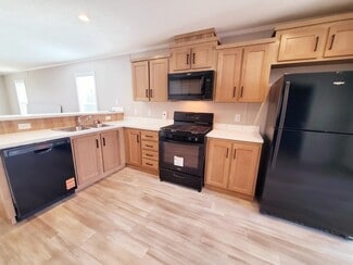 9270 Windjammer Dr, Fair Haven, MI 48023