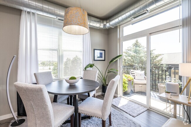 2BR, 2BA - 1,018SF - Dining Room