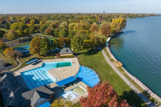 The Grosse Pointe Shores Pool is a quick drive from almost anywhere in town.