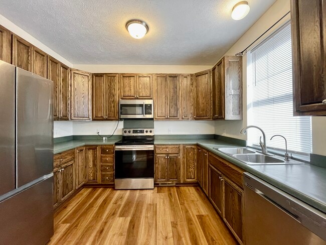 327 Freyling Place SE, Grand Rapids, MI 49506 - photo 4