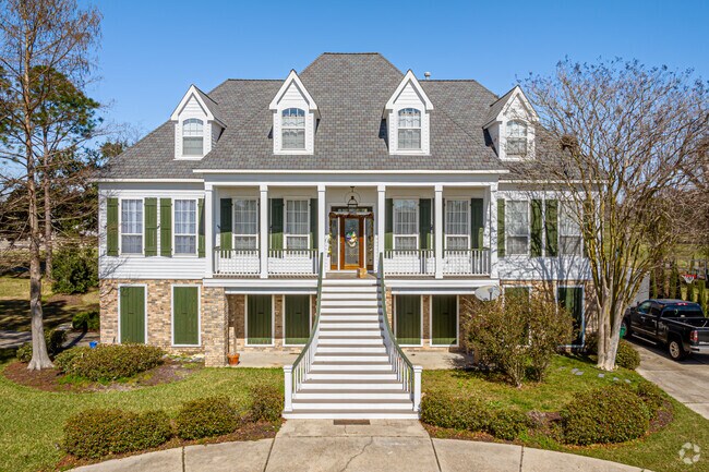 Large Home near Cypress Lakes Country Club in Destrehan, LA