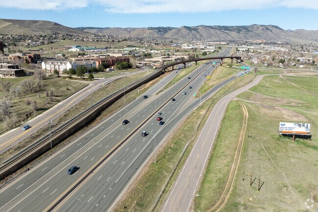 Mesa View Estates residents can use 6th Avenue to get to Golden or Denver.