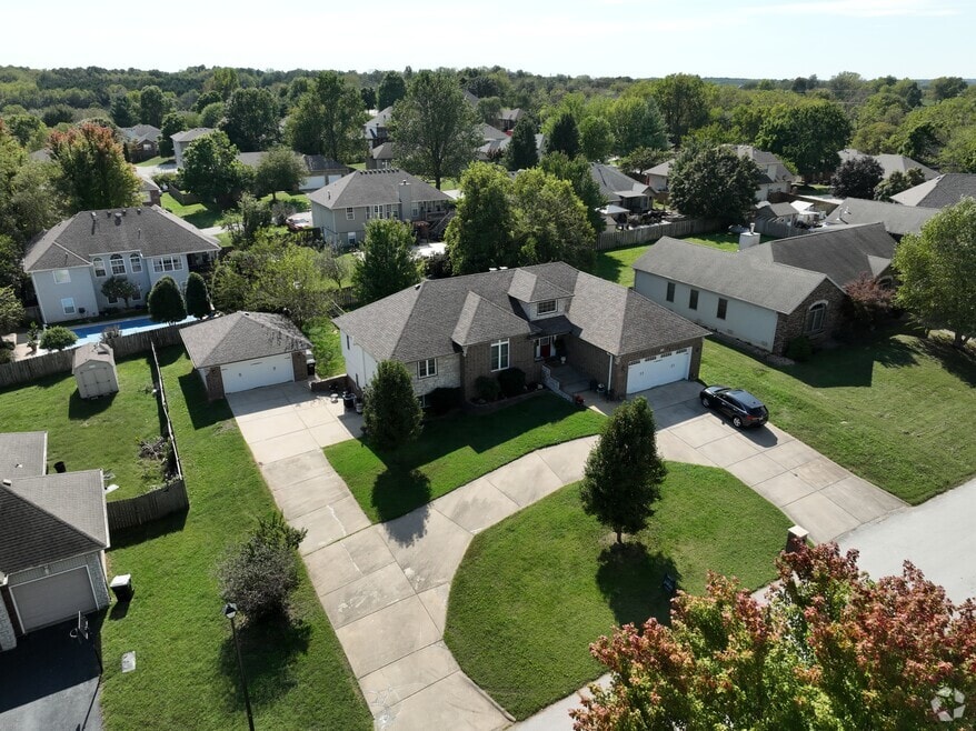 1522 W Porterfield Dr, Nixa, MO 65714 - photo 2