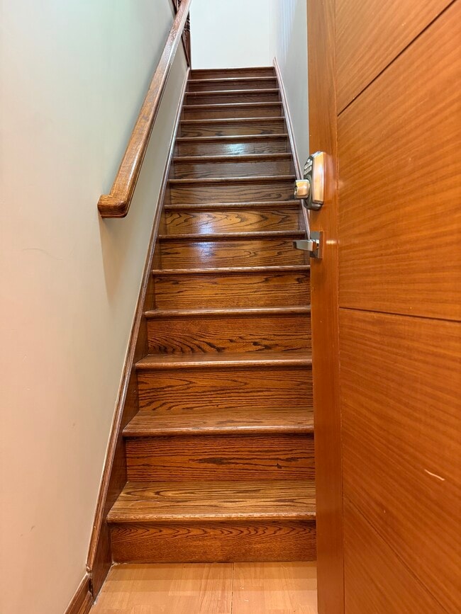 713 Yonkers Ave unit Second floor, Yonkers, NY 10704 - photo 2