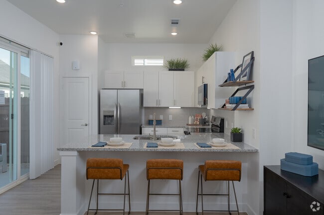 2BR, 2BA - 984SF - Dining Area