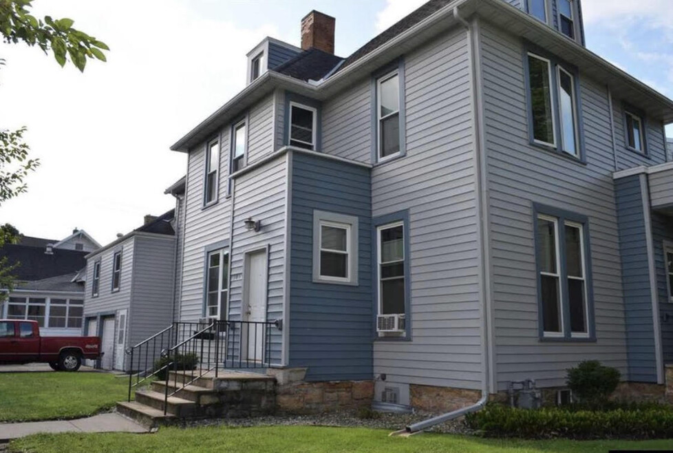 305 e elm