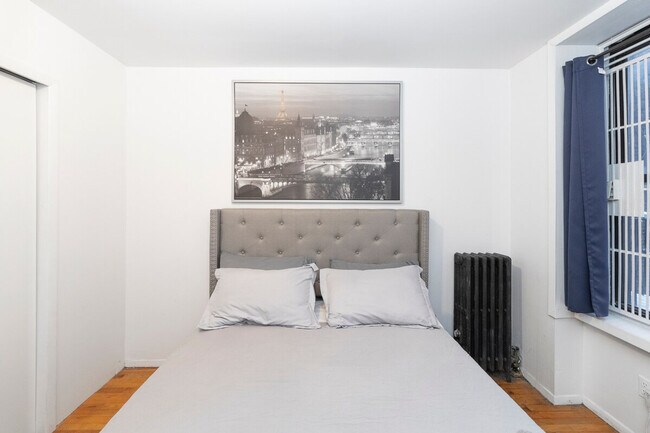 316 E 96th St unit ID1032037P, New York, NY 10128 - photo 4