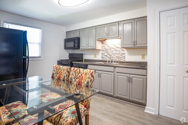 1817 Burnet Ave - Utilities Included, Syracuse, NY 13206 - photo 7