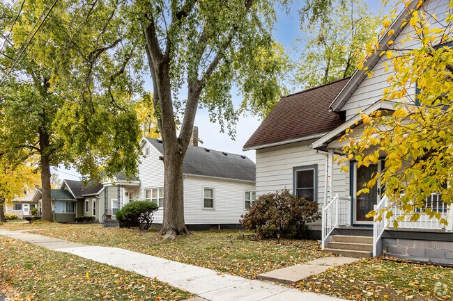 Prices of homes in South Hill range from $105K to $220K.