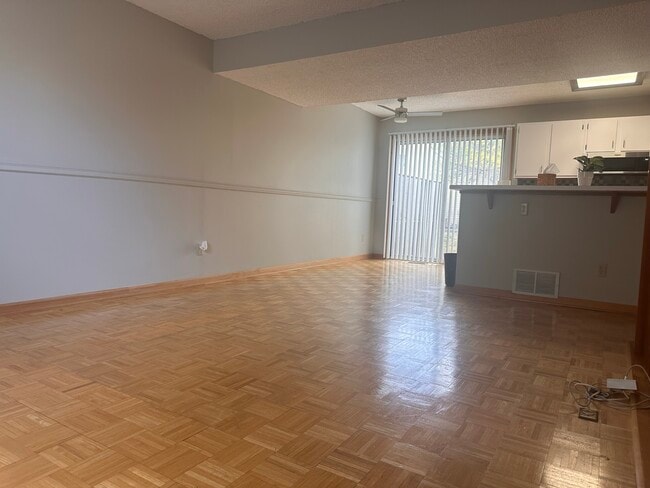 5125 Singleton Dr unit 37C, Hilliard, OH 43026 - photo 2