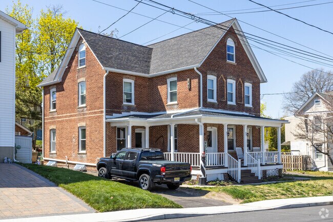 Many victorian style homes are located in Sayreville.