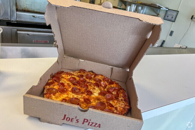 Joe’s Pizza offers 11 or 15 inch pizza, featuring our thin and crispy crust with fresh toppings.