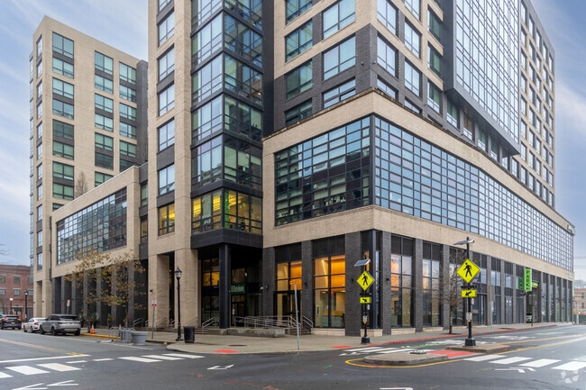 Elysian Charter School of Hoboken currently has total 288 students with 16 students per class.