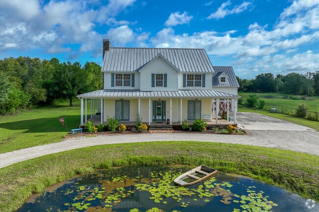 Canoe Creek has beautiful spaciolus lots.