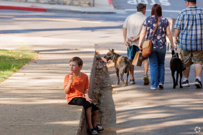 Resident in Phoenix Lake California enjoy hanging out in nearby Sonora, Ca.