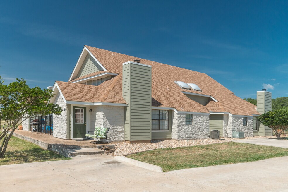 200 Butler Ranch Rd unit 3, Dripping Springs, TX 78620 - photo 1