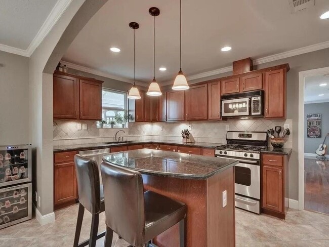 610 W North Loop Blvd, Austin, TX 78751 - photo 5