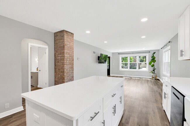 1066 Poplar St unit 1066 Poplar Street L, West Bend, WI 53095 - photo 7