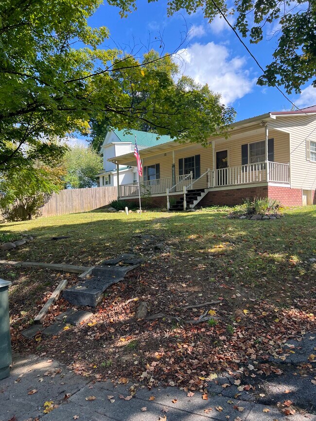 414 S Lynn Ave, Elizabethton, TN 37643