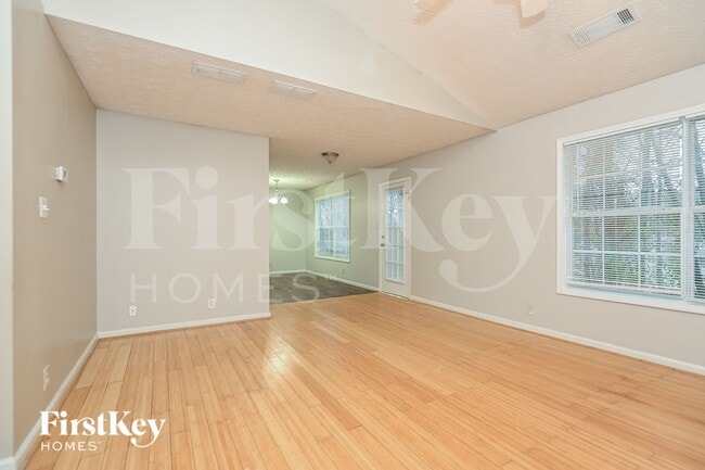 1049 Megan Ct, Sugar Hill, GA 30518 - photo 4