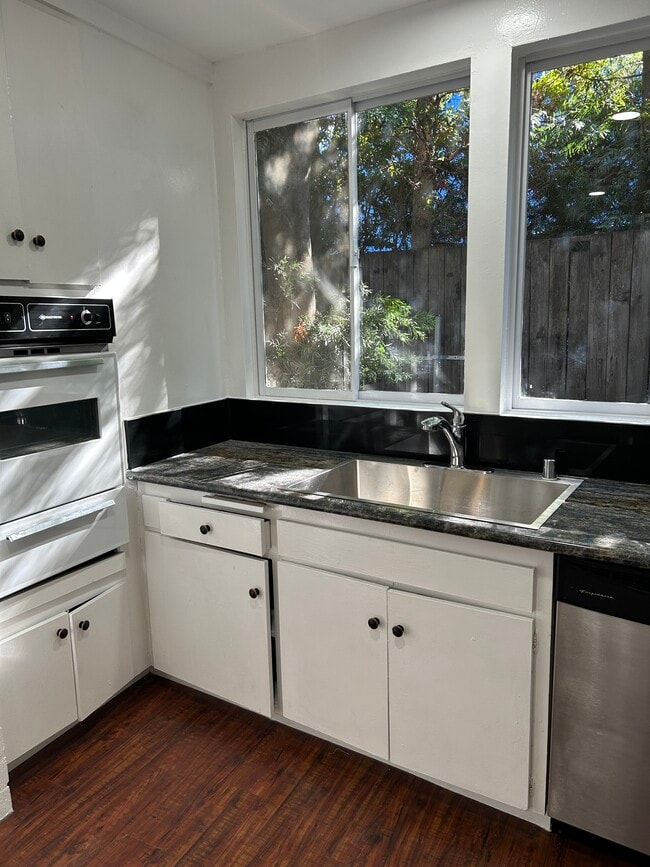 4190 Dixie Canyon Ave, Sherman Oaks, CA 91423 - photo 3