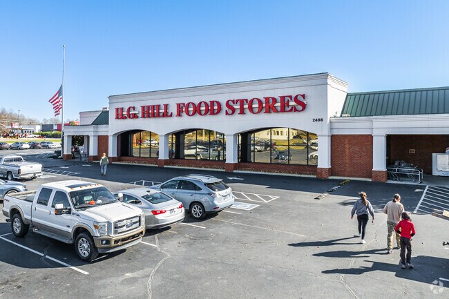 H. G. Hills Food Stores offers Pleasant View a fresh-produce grocery option.