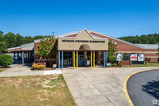Newnan Crossing Elementary School  has a student-teacher ratio of 15 to 1.
