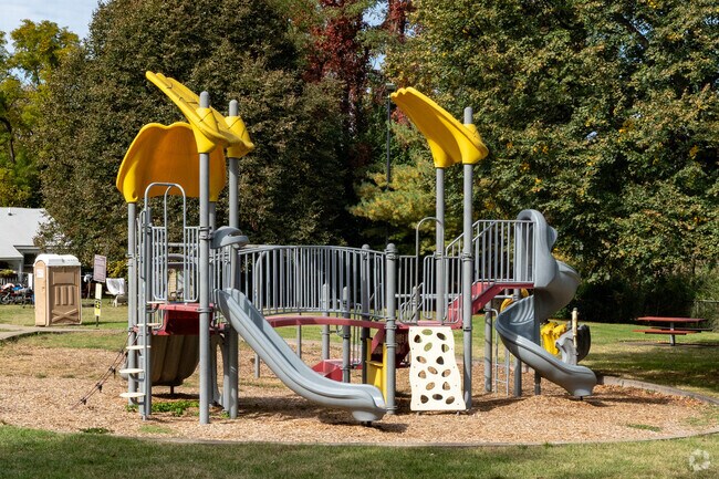 Speigle Heights Park has a playground where younger kids can play.