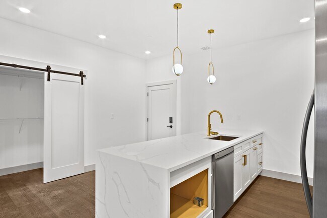 127 E Cottage St unit 8, Dorchester, MA 02125 - photo 5