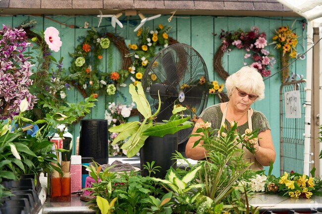 Lovell's Nursery provides gardening essentials to Leitersburg.