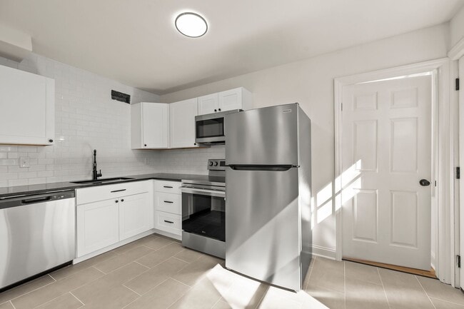 209 N Spring St unit 217 N Spring St-Unit, Winston Salem, NC 27101 - photo 5