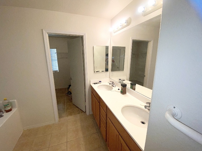 13265 La Crescenta Ave, Oak Hills, CA 92344 - photo 2