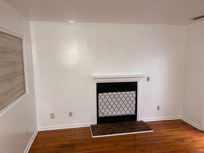 615 Morehead Ave, Greensboro, NC 27401 - photo 2