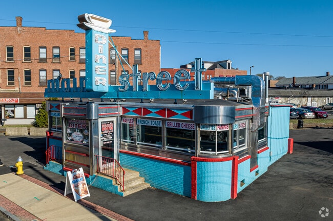 Step Inside The Main Street Diner And You'll Be Transported Back To The 1950s