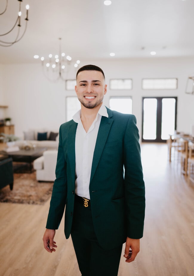 Agent Photo
