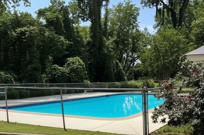 Camelot Apartments, Natchez, MS 39120 - photo 2