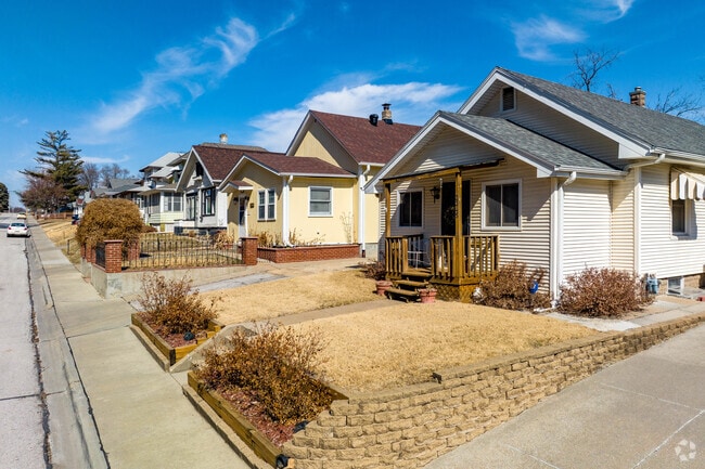 Bungalows line the streets in Woodland Hills.