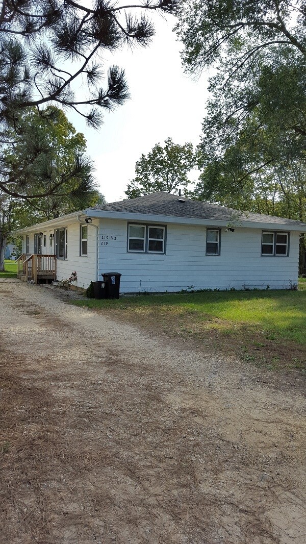 219 S Moore St Unit 2, South Beloit, IL 61080
