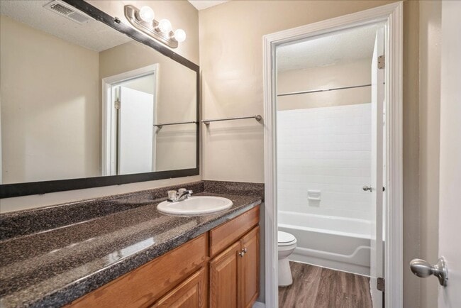 TOWNHOMES w/ W/D INCLUDED! Gated 2 Bed / 1.5 Bath Townhomes near Shelby Dr!, Memphis, TN 38116 - photo 3