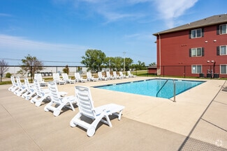 5615-5617 Muirfield Dr, Cedar Rapids, IA 52404