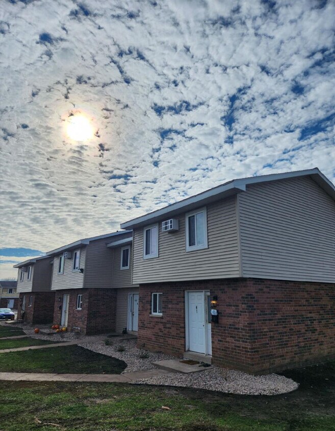 Arrowhead Apartments and Townhomes 3005 33rd St S, La Crosse, WI