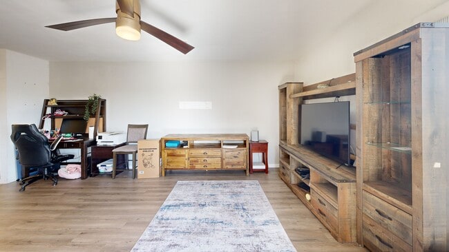 4687 Knickerbocker Ln, Riverside, CA 92501 - photo 3