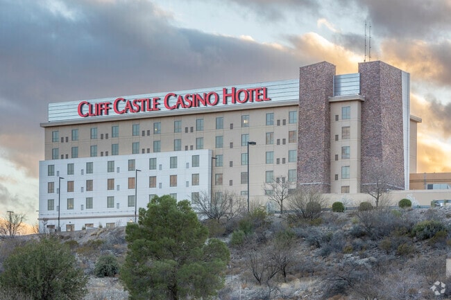 Enjoy a weekend at Camp Verde’s Cliff Castle Casino Hotel, where you’ll find everything you need for a fun-filled getaway.