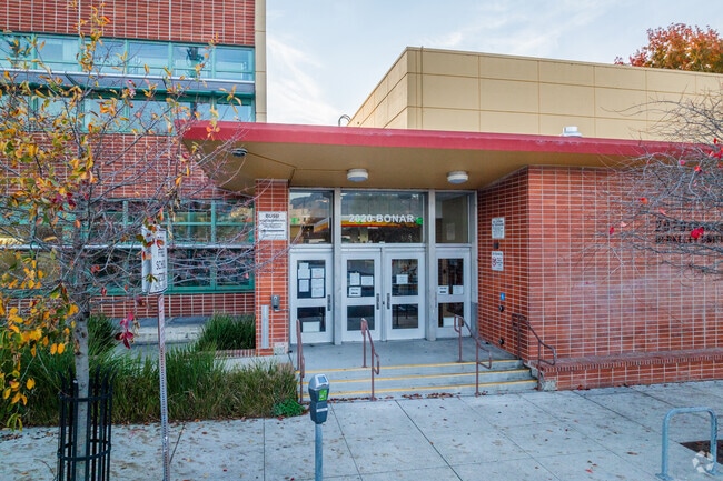 Oxford Elementary School is located in Berkeley.