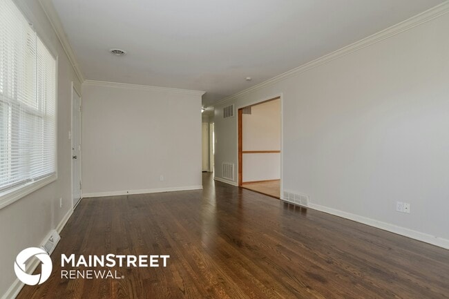 11212 Lecluyse Dr, Shawnee, KS 66203 - photo 4