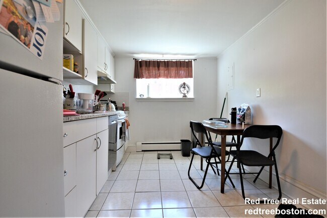 58 Bryon Rd unit 1, Chestnut Hill, MA 02467 - photo 4